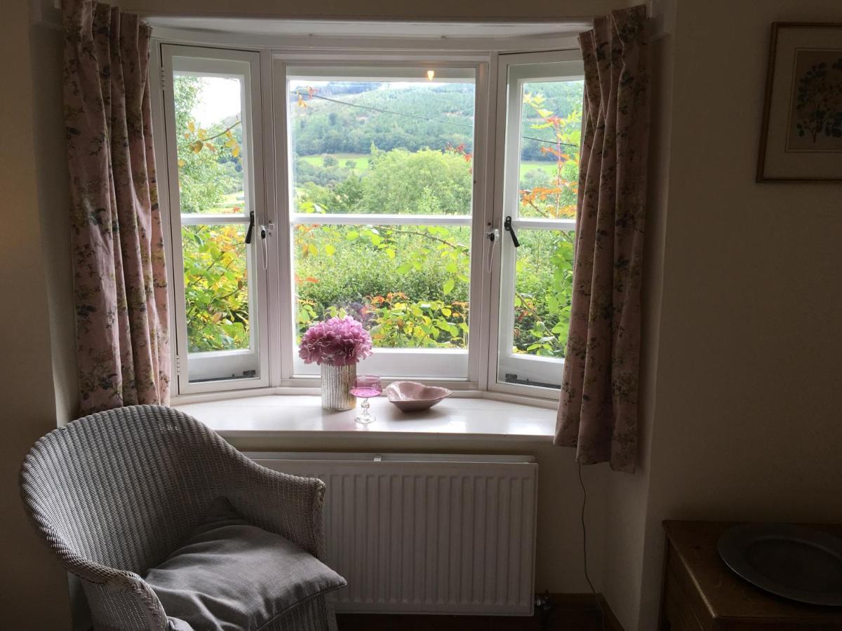 Holiday home 200 Year Old Gardener's Cottage, Mid Wales *